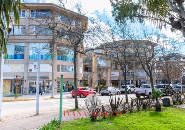 LOCAL COMERCIAL CENTRICO A LA VENTA - PASEO EL AGORA - PINAMAR