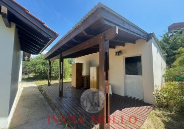 Casa en venta 2 ambientes sobre lote multifamiliar en Mar de Ostende Pinamar