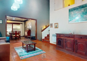 Casa en venta 5 ambientes en Carilo con pileta