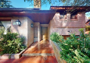 Casa en venta 5 ambientes en Carilo con pileta